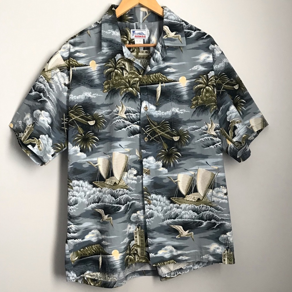 Hawaiian Shirt Men’s size XL Grey/Green with Palm Trees and Boats.